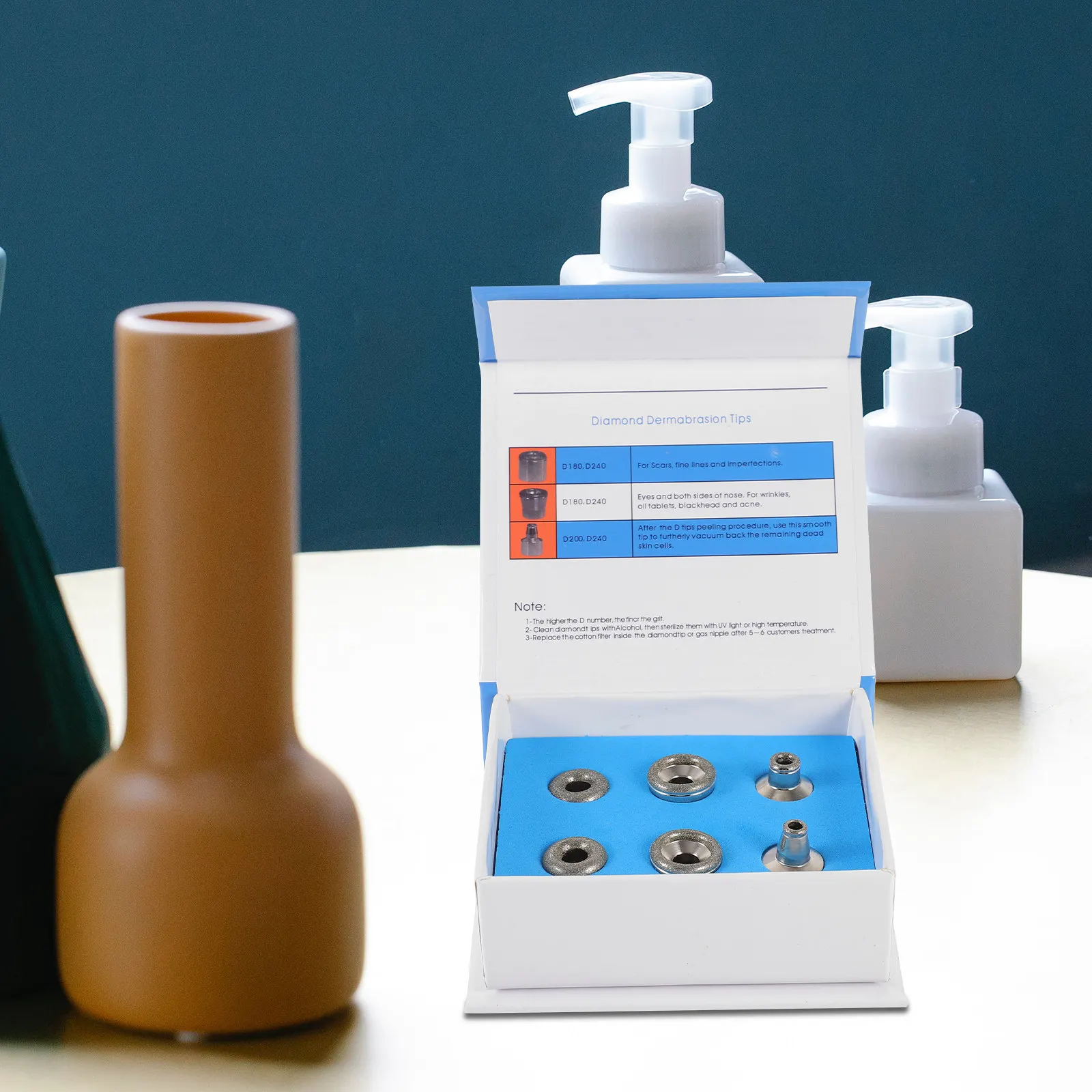 

Алмазные насадки для микродермабразии: прочные и долговечные аппликаторы для лица в металлическом футляре для глиссирования и отшелушивания кожи