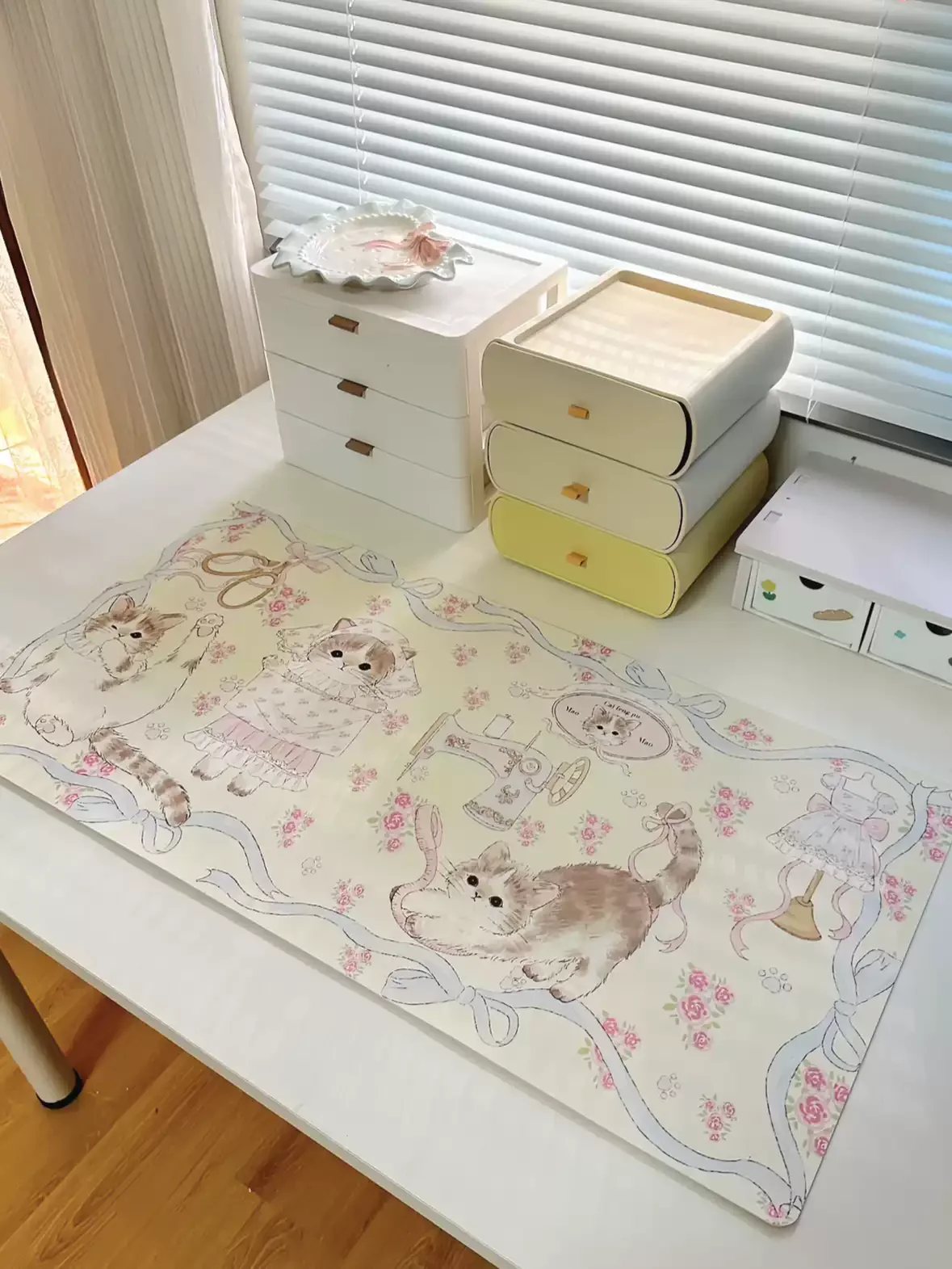 Sweet Cute Tailor Kitten Pu Leather Mousepad Office Desk Mat Mouse Pad Computer Speed Type Carpet Mat Player Laptop Keyboar