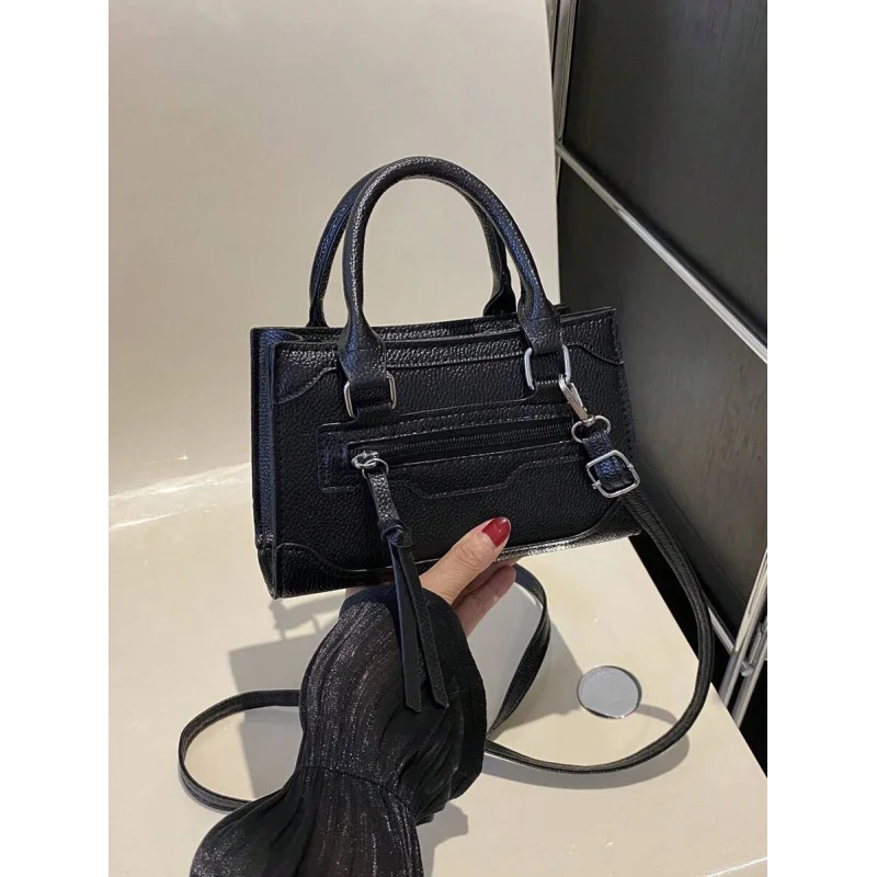 حقيبة يد جديدة بسحاب من قماش البولي يوريثان بلون سادة لعام 2025، حقيبة مربعة صغيرة مخصصة للأماكن الخارجية بسيطة، أنيقة ومتعددة الاستخدامات #2