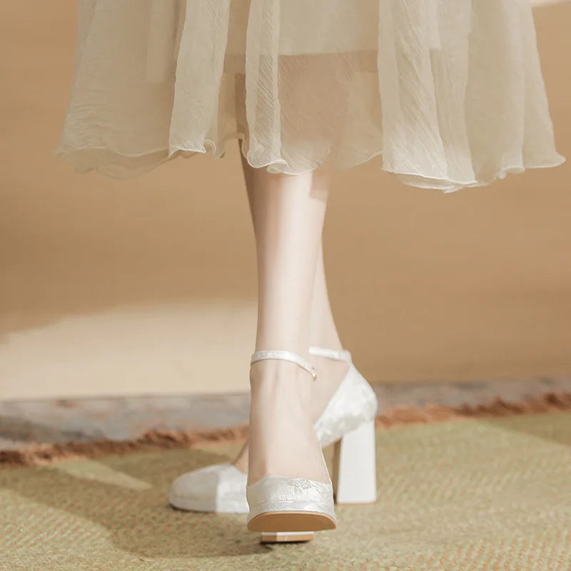 

Women's White Embroidery Ankle Strap Platform Block Heel Pumps for Wedding Evening Party Q-068