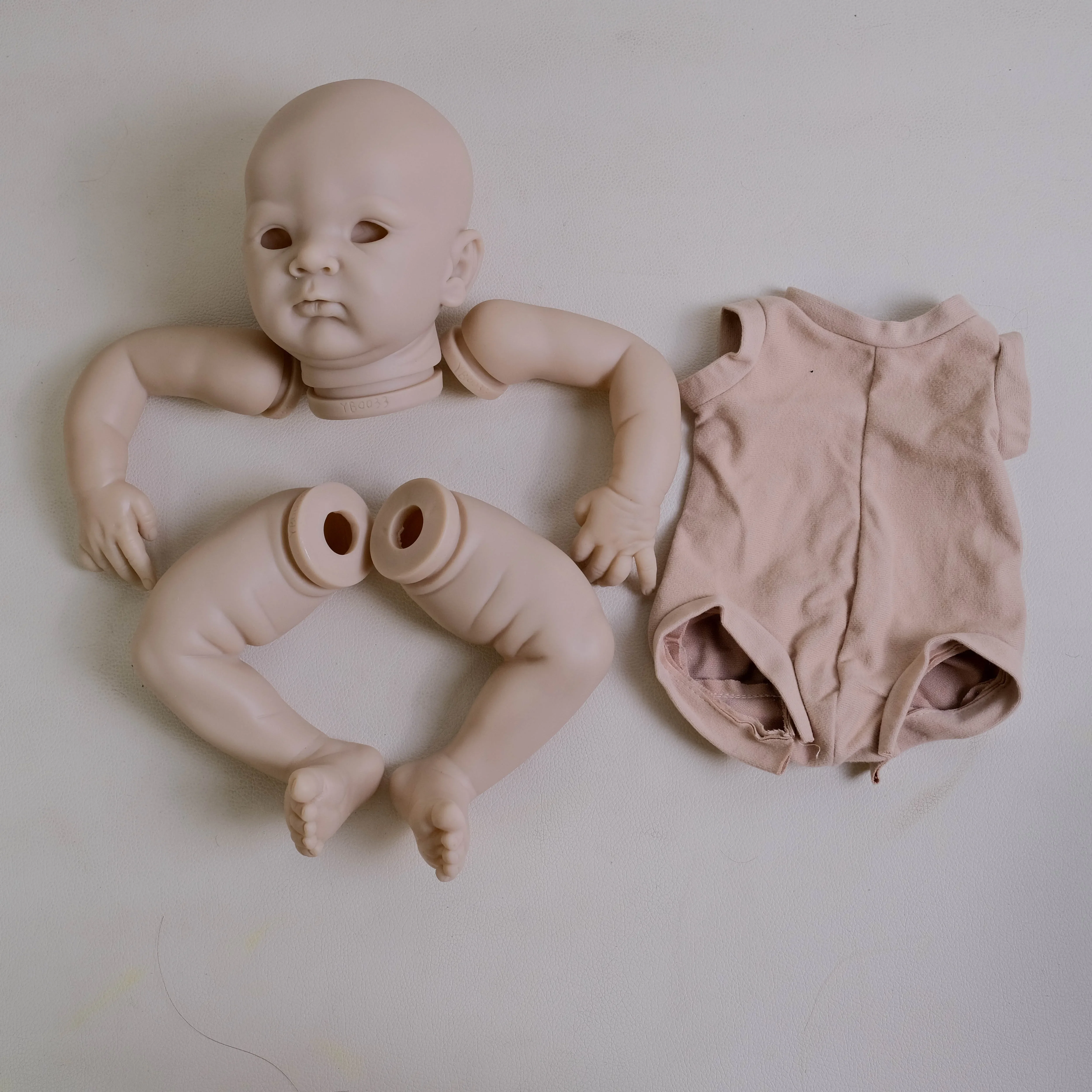 Zaza Limited Edition Reborn Doll Kit 19Inch Un painted Blank DIY Doll Parts Lifelike Soft Touch With Cloth Body