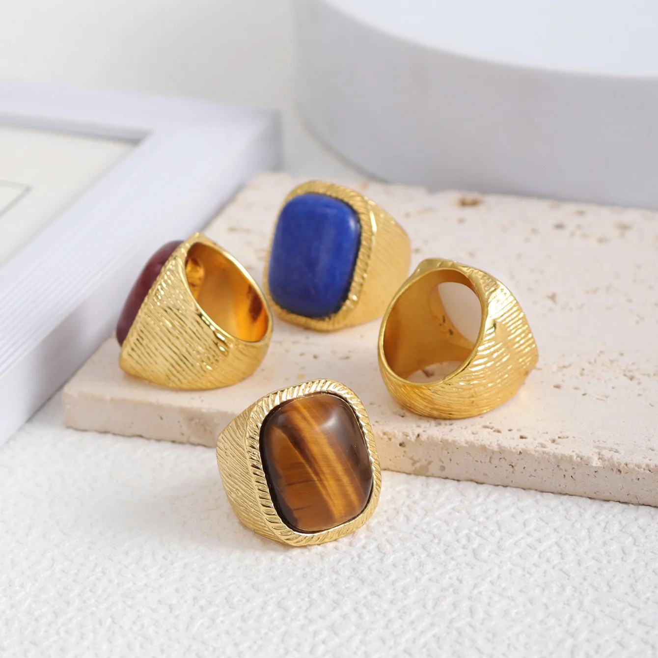 HUANZHI 2024 New Geometric Square Stone Vintage Ring Chunky Gold Color Trend Personality Jewelry for Women