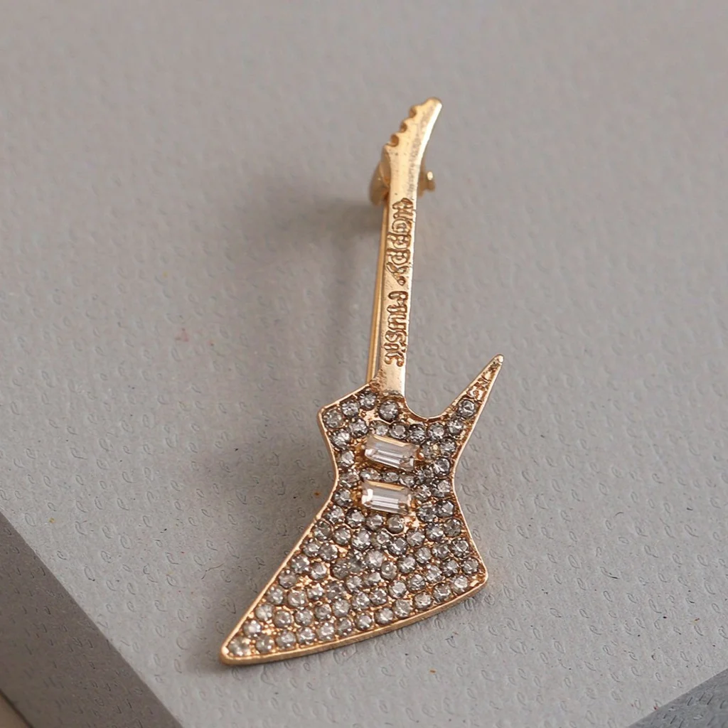 2026 Light luxury waterproof exquisite brooch with hidden clasp DIY ins-style brooch niche women's suit pin themed brooch metal clasp versatile bag accessory corsage simple wedding guest brooch anti-exposure accessory suit lapel pin badge brooch badge