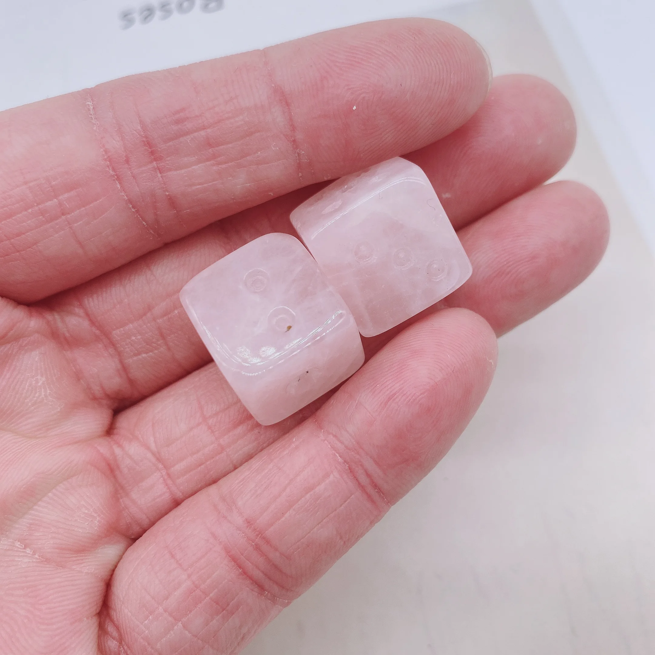 2pcs Natural Rose Quartz Dice Energy Reiki Gemstone Cube Palm Carving Decoration Crystal Quartz Healing High Quality For Gift