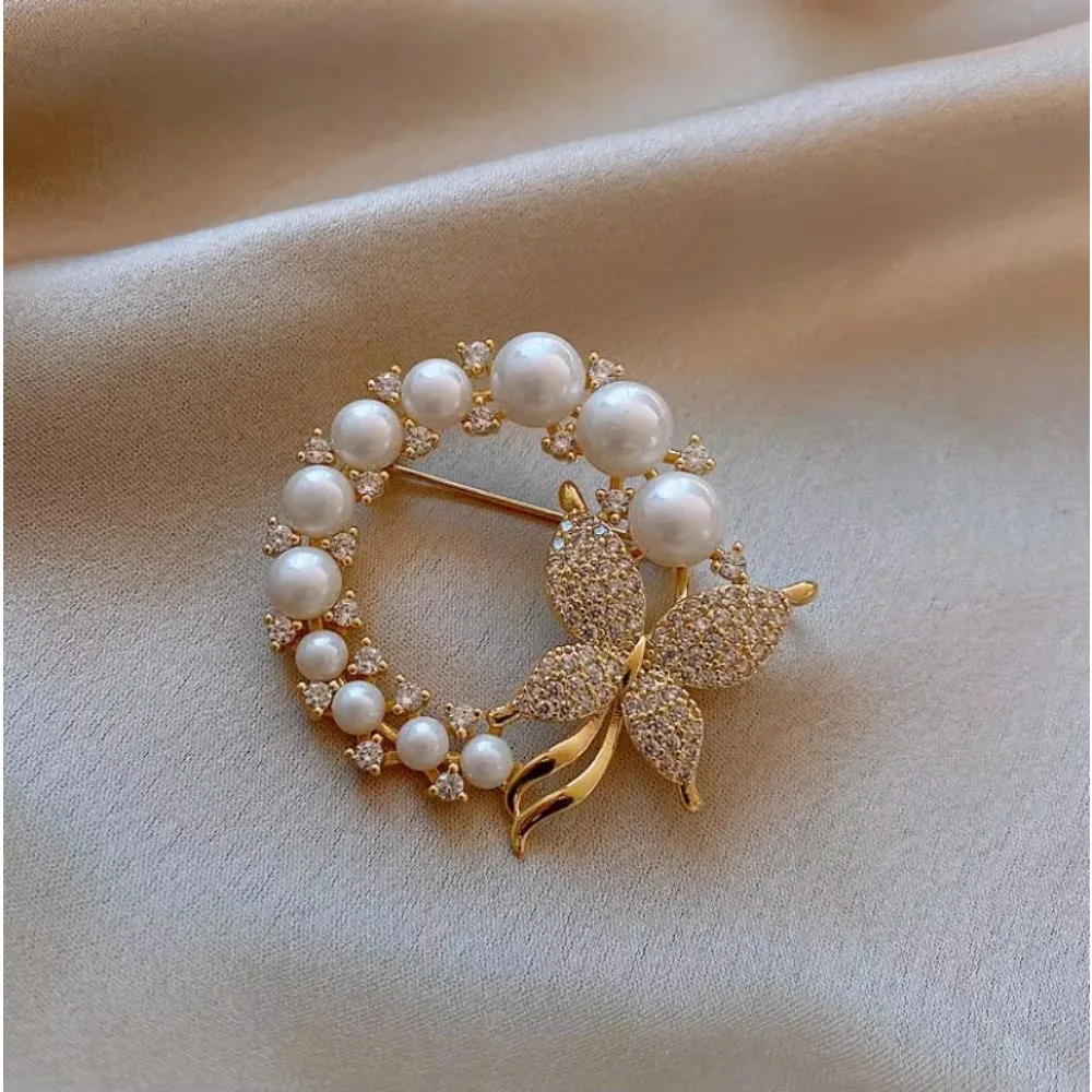 Fashion Pearl and Rhinestone Brooches for Women Baroque Trendy Butterfly Pins Clothes Accessories Wedding Gifts