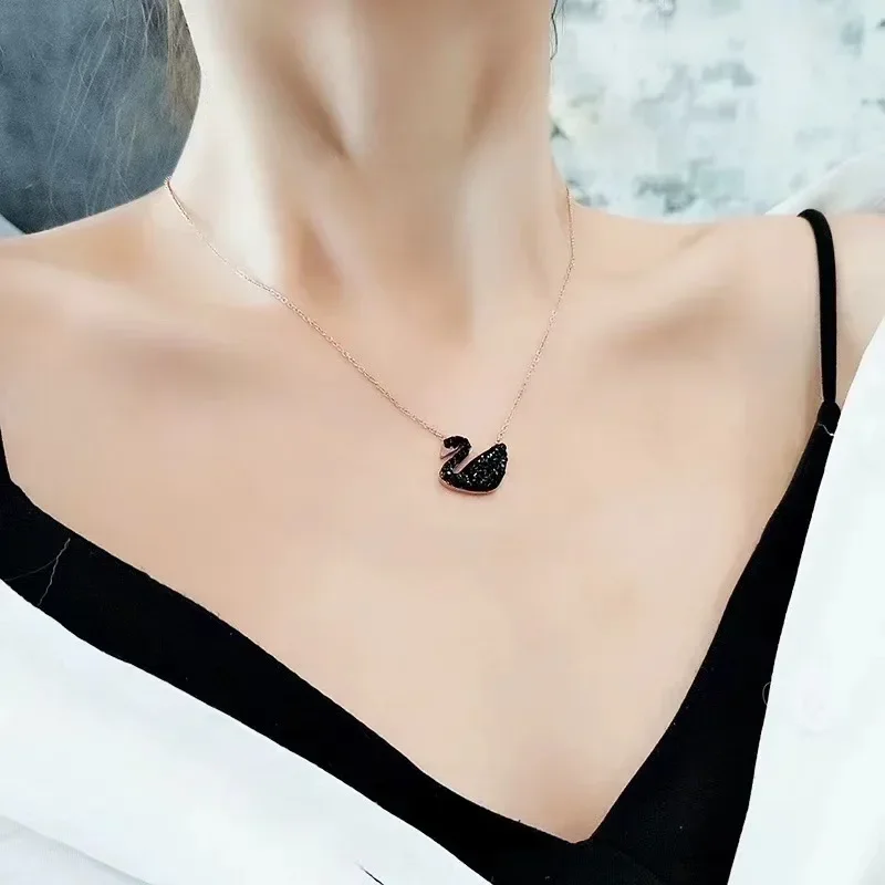 Titanium Steel Cygnet Pendant Necklace Female Crystal Collarbone Necklace Beating Heart Swan Chain High-Quality Jewelry Set Gift