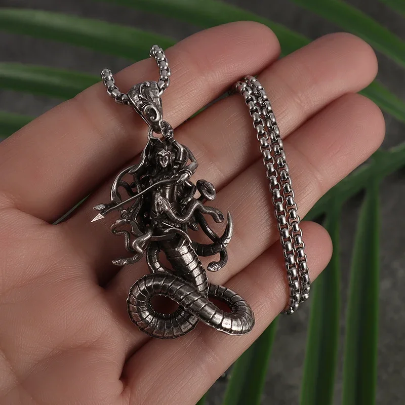 Retro New Mythical Style Medusa Snake Body Pendant Necklace Men and Women Personality Punk Style Hip Hop Necklace Gift Jewelry