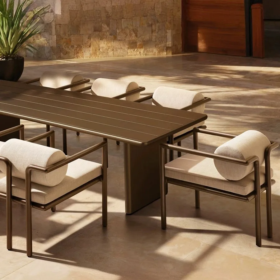 طاولة طعام خارجية من الخشب الصلب مصنوعة من الألومنيوم المصبوب لحديقة الفناء كرسي طاولة فيلا بسيط من خشب الساج مقاوم للماء واقي من الشمس في الهواء الطلق للمنزل