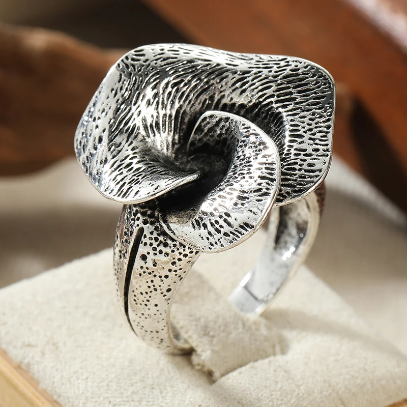 Ästhetischer Minimalistischer Lotus-Ring für Damen, Handgefertigt, Elegant, Persönlich, für Bankette und Jahrestage, Einzigartiger Schmuck, Accessoires, Kunsthandwerk – Detail 4