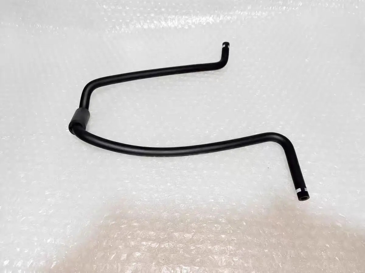 

Auto parts Suitable for Geely 09-17 Emgrand EC715/18 Expansion Tank Connecting Hose, Auxiliary Reservoir Connecting Pipe
