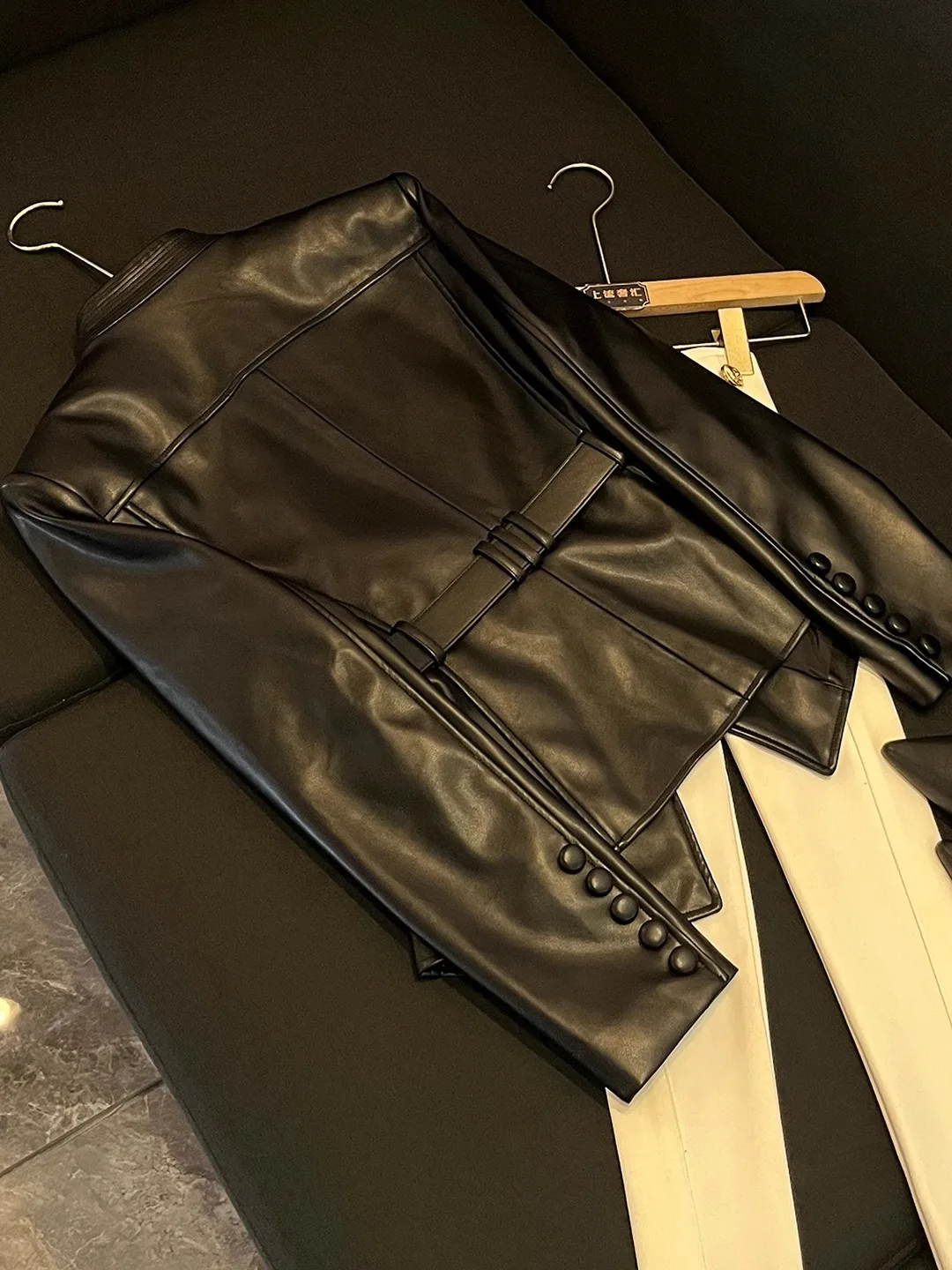 Cappotto Jaet in pelle slim fit con cintura Faionable Inizio autunno Nuovo Sle Celebri Abborsato Capispalla in pelle sintetica per giovani