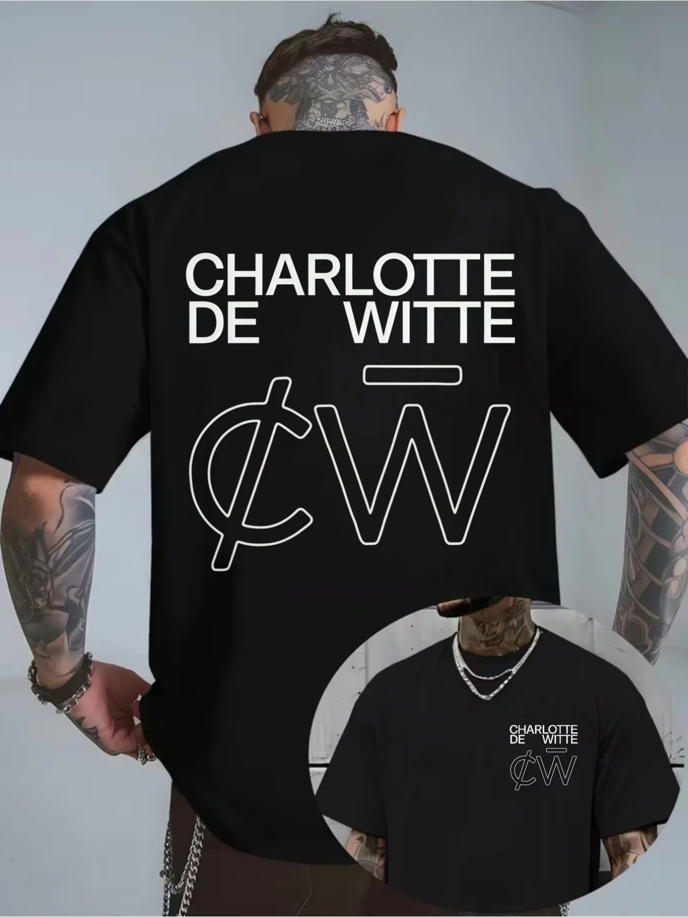 Lustiges T-Shirt-Design: Charlotte De Witte CW-Logo mit weißem Umriss auf schwarzem Hintergrund. Modisches Streetwear-Shirt für alle Jahreszeiten. – Detail 3