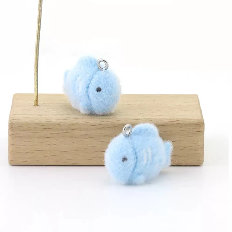 5/10 قطعة يتدفقون الأسماك الزرقاء الراتنج السحر الحيوان قلادة DIY بها بنفسك سلاسل الهاتف المفاتيح القرط ملحق لصنع المجوهرات العثور