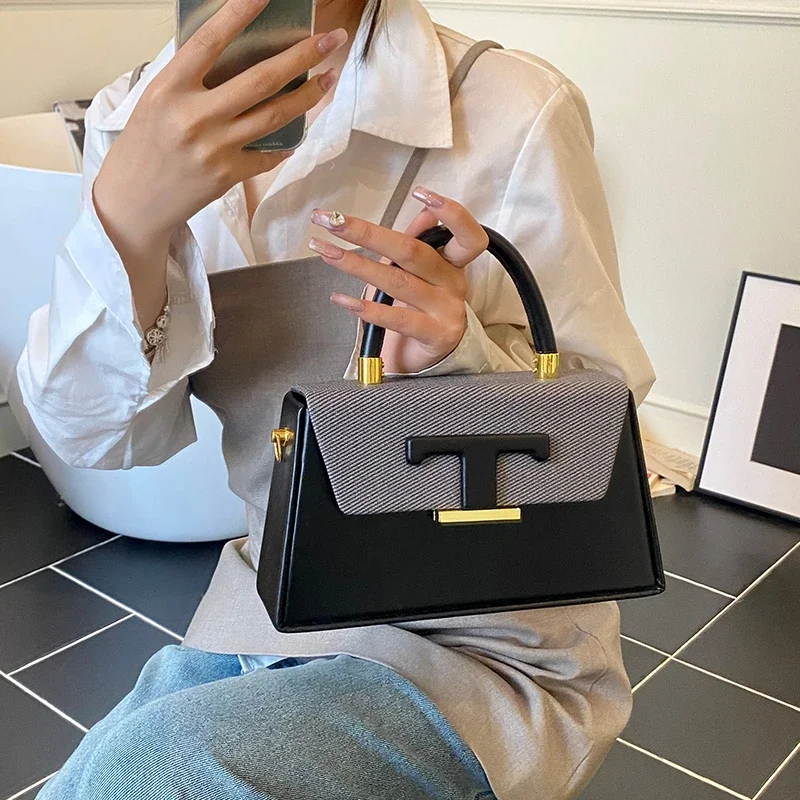 

Trendy Casual Crossbody Purse Bag for Women Daily Outing with Messenger Style and Simple Solid Color