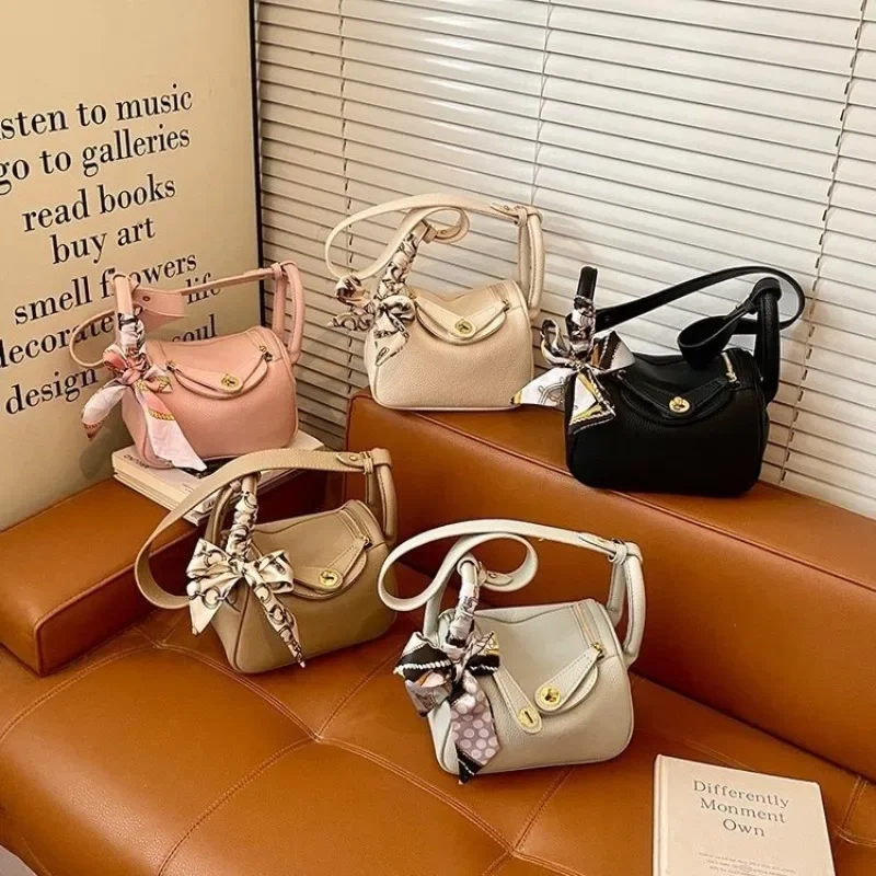 Retro Commuter Diaper Bag Ladies Leather Shoulder Tote Bag Vintage Elegant Classic Unique Design High End Trendy Party Crossbody