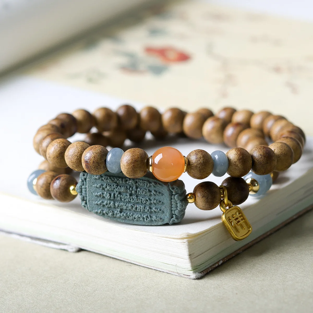 

One line butter agarwood double circle bracelet, original, with five verses of fragrant beads, playing with jade bracelets