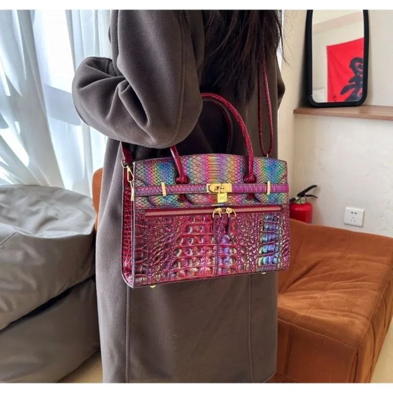 

All-Season Portable Crossbody Bag For Women Weather-Resistant Underarm Shoulder Bag For Rain Or Shine Commutes