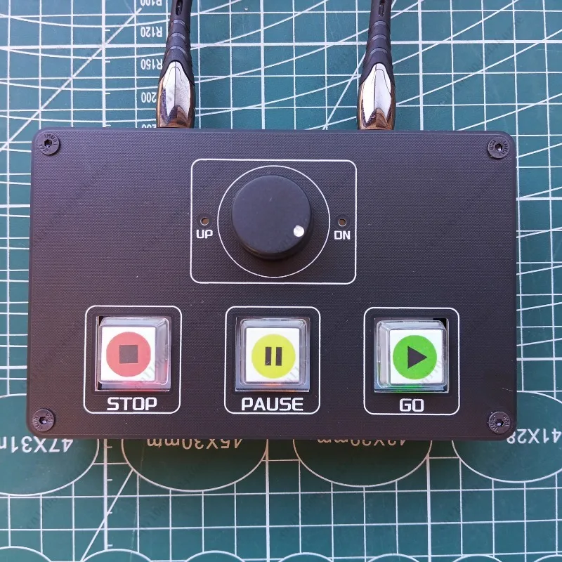 Dual Type-C Wired Controller for Synchronous QLab Music Playback on Two Computers