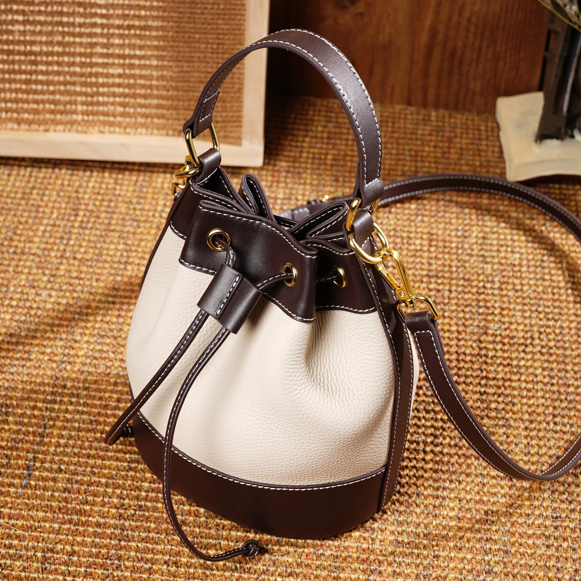 Ваша сумка-ведро из нержавеющей стали 2025 года. Универсальная натуральная кожа, носить как сумка через плечо, через плечо или ручная.