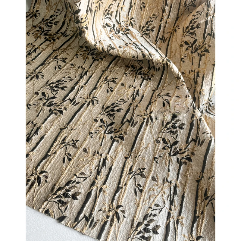 Tessuto tridimensionale Jacquard con ramo di fiori in oro nero con tessuto di design per abbigliamento con gilet a mezza gonna con motivo dorato