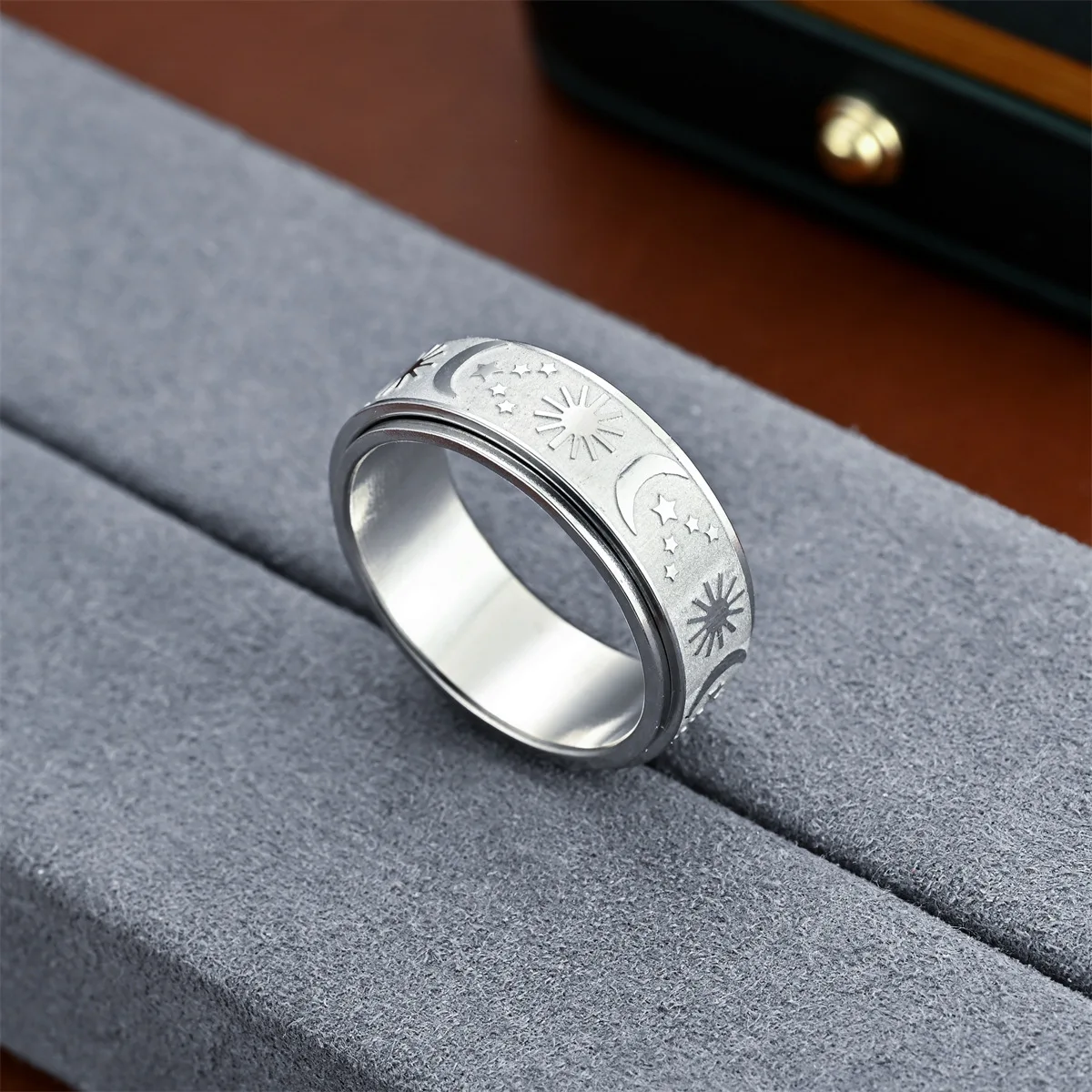 Hot Selling Stainless Steel Rotatable Star And Moon Ring For Women Men Jewelry Accessories Wholesale Size 6-11 ﻿