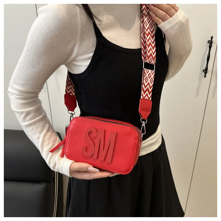 Schicke SM-Buchstaben-Kamerataschen, stilvolle kleine quadratische Umhängetaschen für Damen mit breiten gemusterten Trägern, perfekt für den täglichen Gebrauch – Detail 16