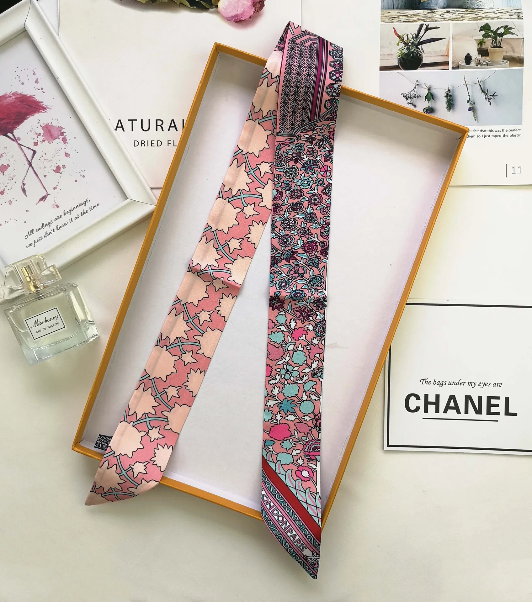 Brand 23 Colors Design Ladies Scarf Fashion Quality Soft Tie Bag Slim Silk Ladies Outing Silk Bandana 2022