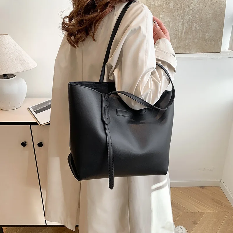 

Женская сумка большой вместимости, новинка 2025, модная модная сумка на одно плечо, повседневная универсальная сумка-тоут для пригородных поездок