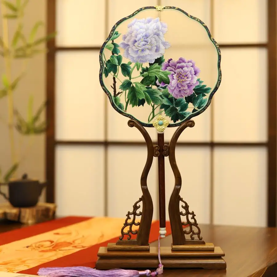 Suzhou embroidery group fan double-sided embroidery fan pure handmade embroidery ornament upturned head fan