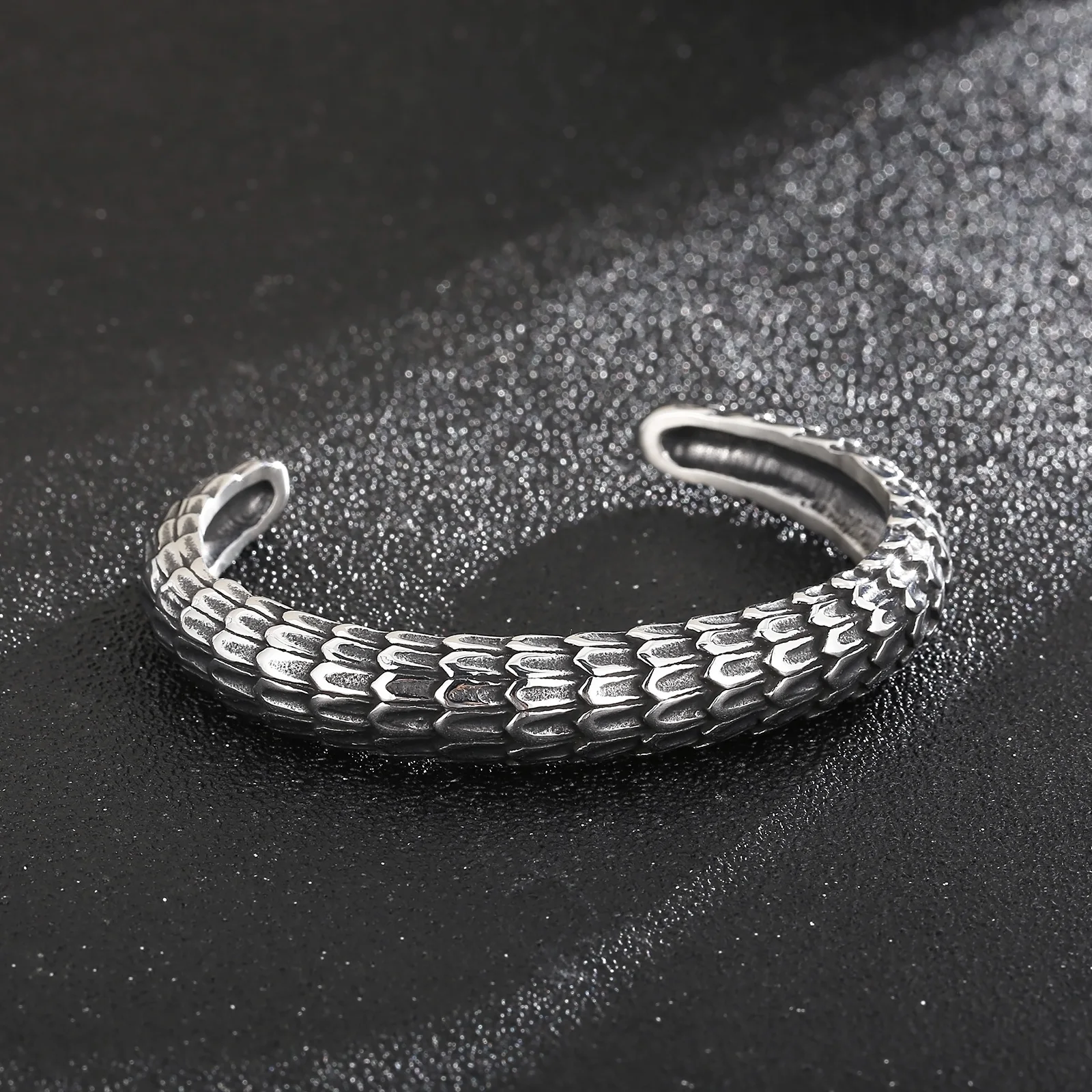 Fongten Elegant Deep Sea Threaded Stainless Steel Bracelet For Men Mighty Dragon Scale Bracelet Rock Fashion Jewelry Party Gifts
