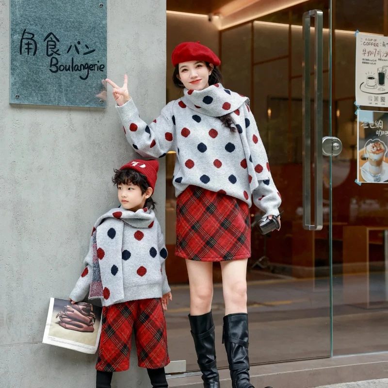 2026 Mother and Child Matching Unisex Round Neck Crewneck Thick Warm Baby and Kids Sweats Easy Costume Knitted Sweater Winter