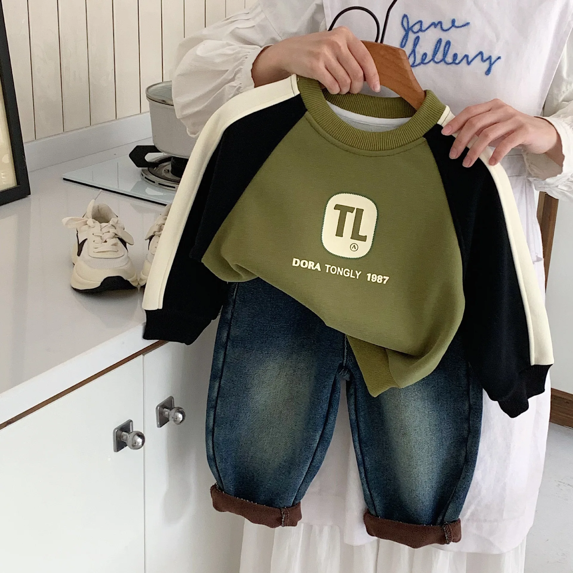 Autumn Winter Toddler Boy Sweatshirt Cotton Letter Spliced Contrast Sleeve Baby Boy Pullovers Plus Velvet Thick Warm Kid Boy Top