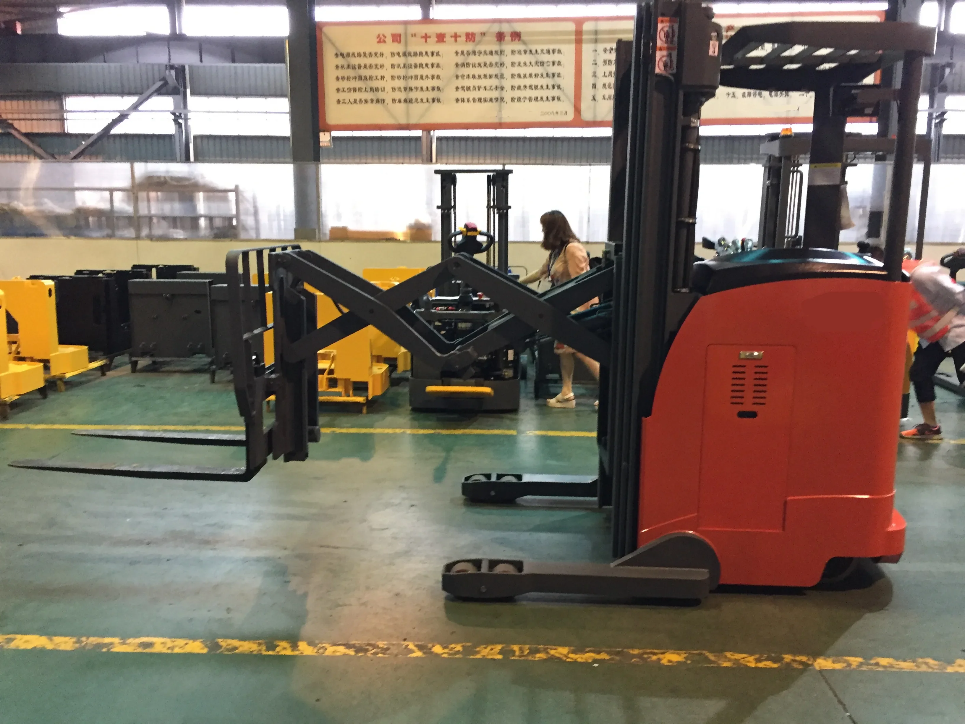 Everlift Double Deep Scissor Reach Truck 1500 Kg 2000Kg Seated Double Scissor Reach Stacker Truck Max 8.5 M 9 M