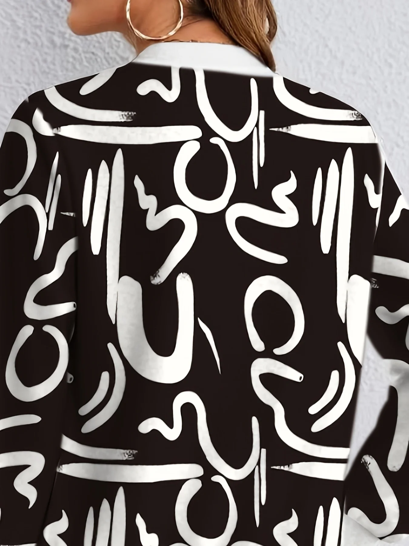 Elegante Langarmjacke mit Baseballkragen, abstraktem Linienmuster und Reißverschluss – Detail 4