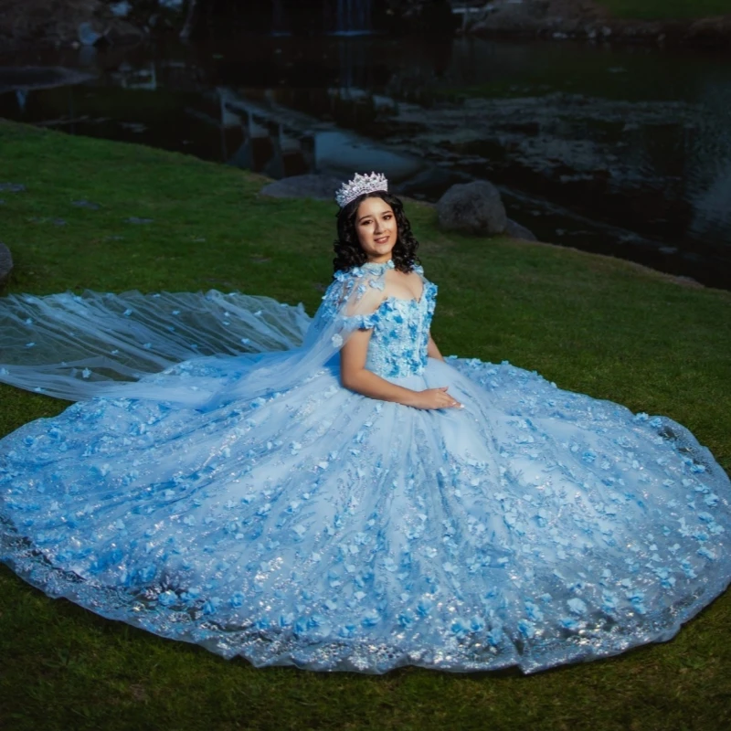 Céu azul quinceanera vestidos fora do ombro vestido de baile doce 16 vestido applique flor miçangas cristal tull com capa festa aniversário