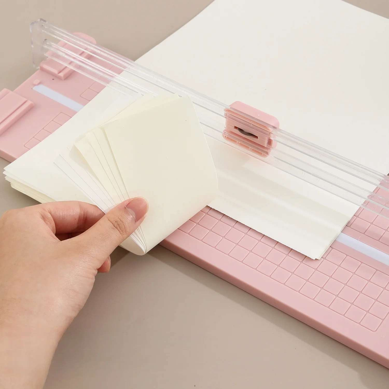 Multi-Function Bidirectional Hob Paper Cutter, Smooth Paper Cutting, Portable and Easy to Use Paper Cutting Tool.
