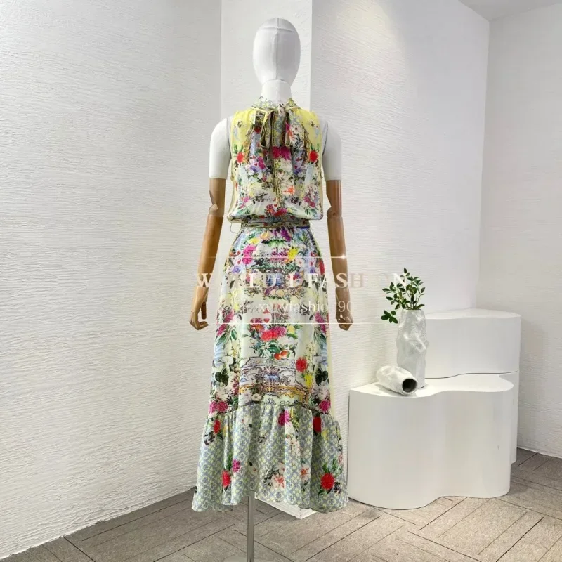 Abito lungo senza maniche con stampa floreale gialla a farfalla in seta 2025