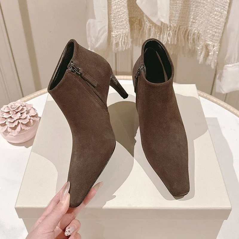 Nuovo String Bead Decor Tacco sottile Stivaletti corti Punta quadrata da donna Pelle scamosciata di mucca Cerniera laterale Caviglia Botas Primavera Autunno Stivali moderni