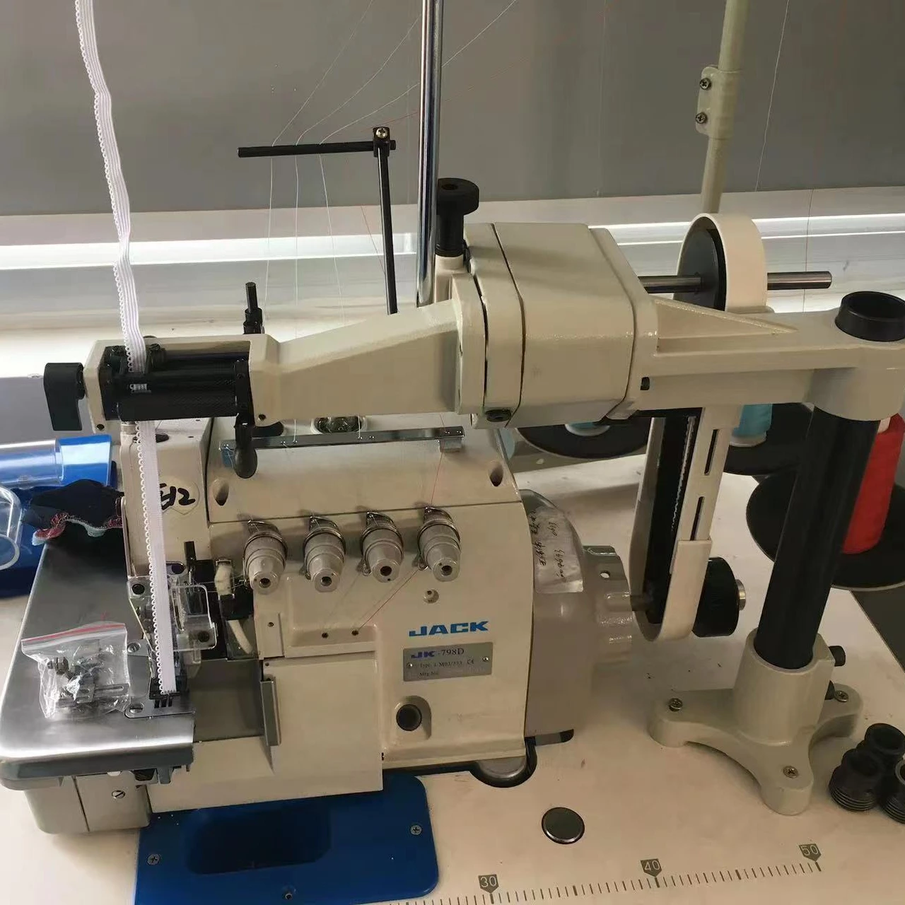 

RONMACK MDK-60 Overlock Sewing Machine Attach Elastic Metering Device