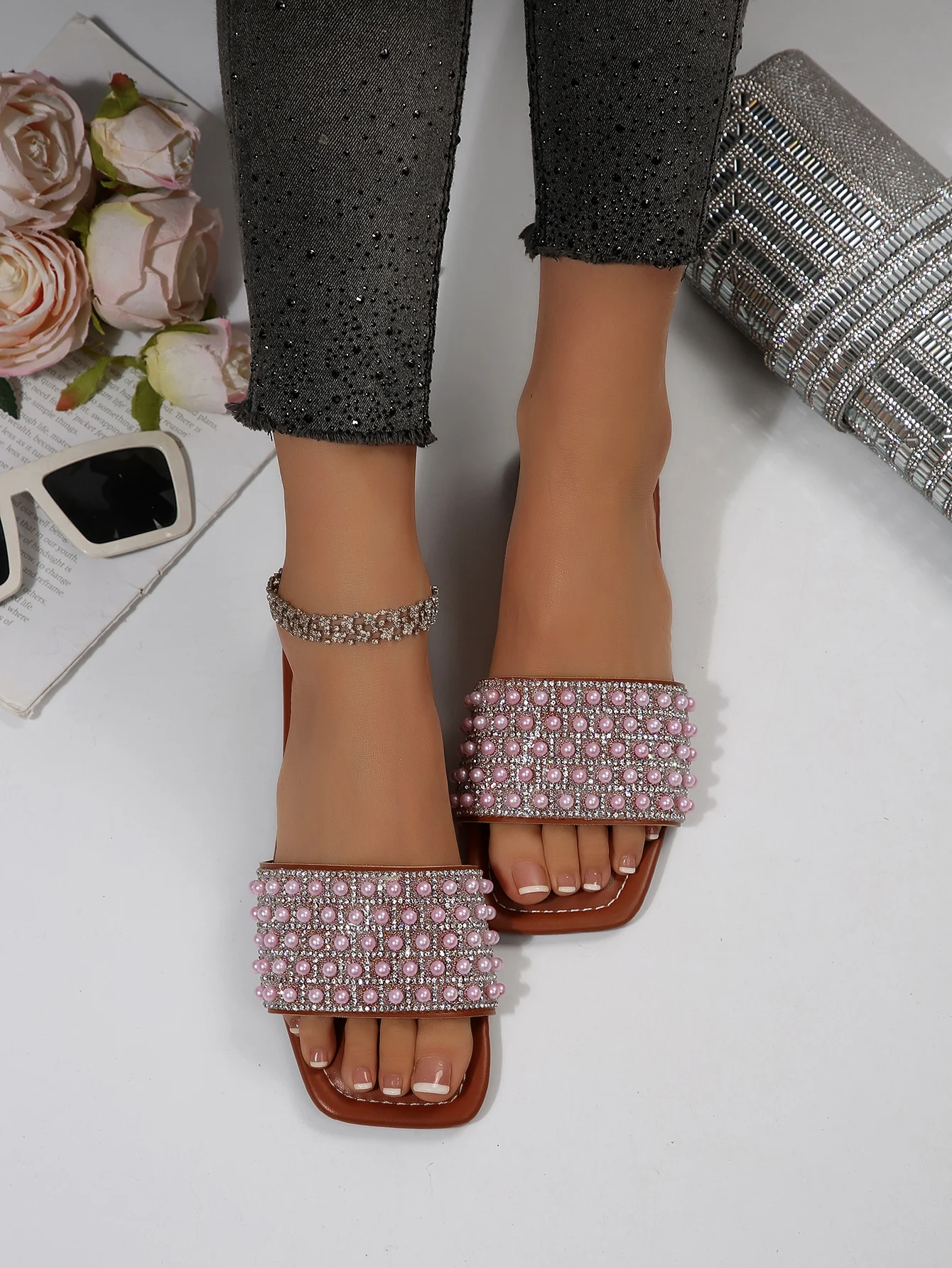 New Fashionable Summer Sandals for Women, Slip-On Slippers, Party Birthday Gift, Solid Color Outdoor Casual Shoes, Simple and Elegant Flat Beach Slippers, Easy to Match, Comfortable for All-Day Wear at Home and Outdoors view 2