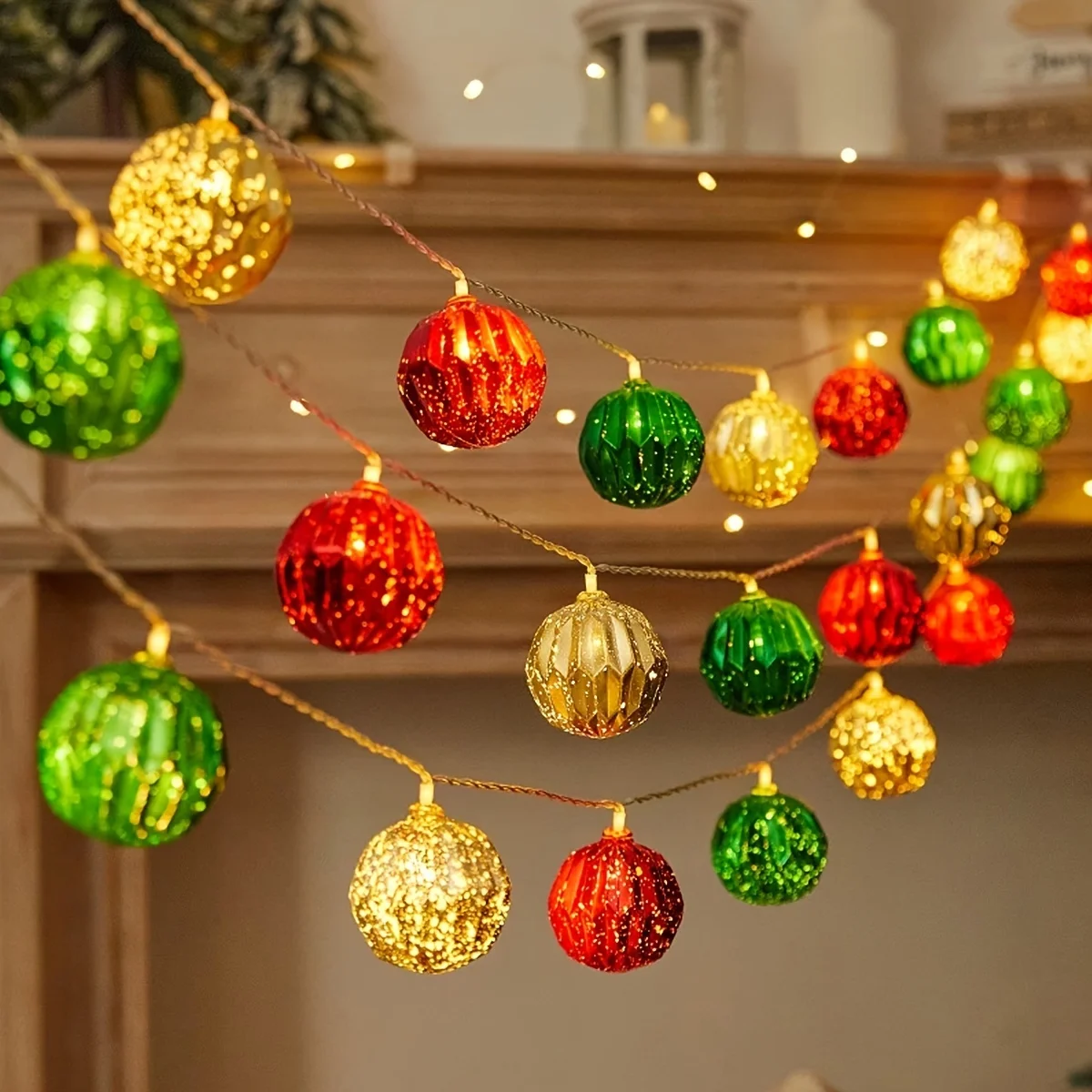 Weihnachtsdekoration, lebendige goldene, grüne und rote Weihnachtskugel-Lichterkette, festliche LED-Lichterkette für Urlaubsdekoration, Hochzeiten, Partys – Detail 2