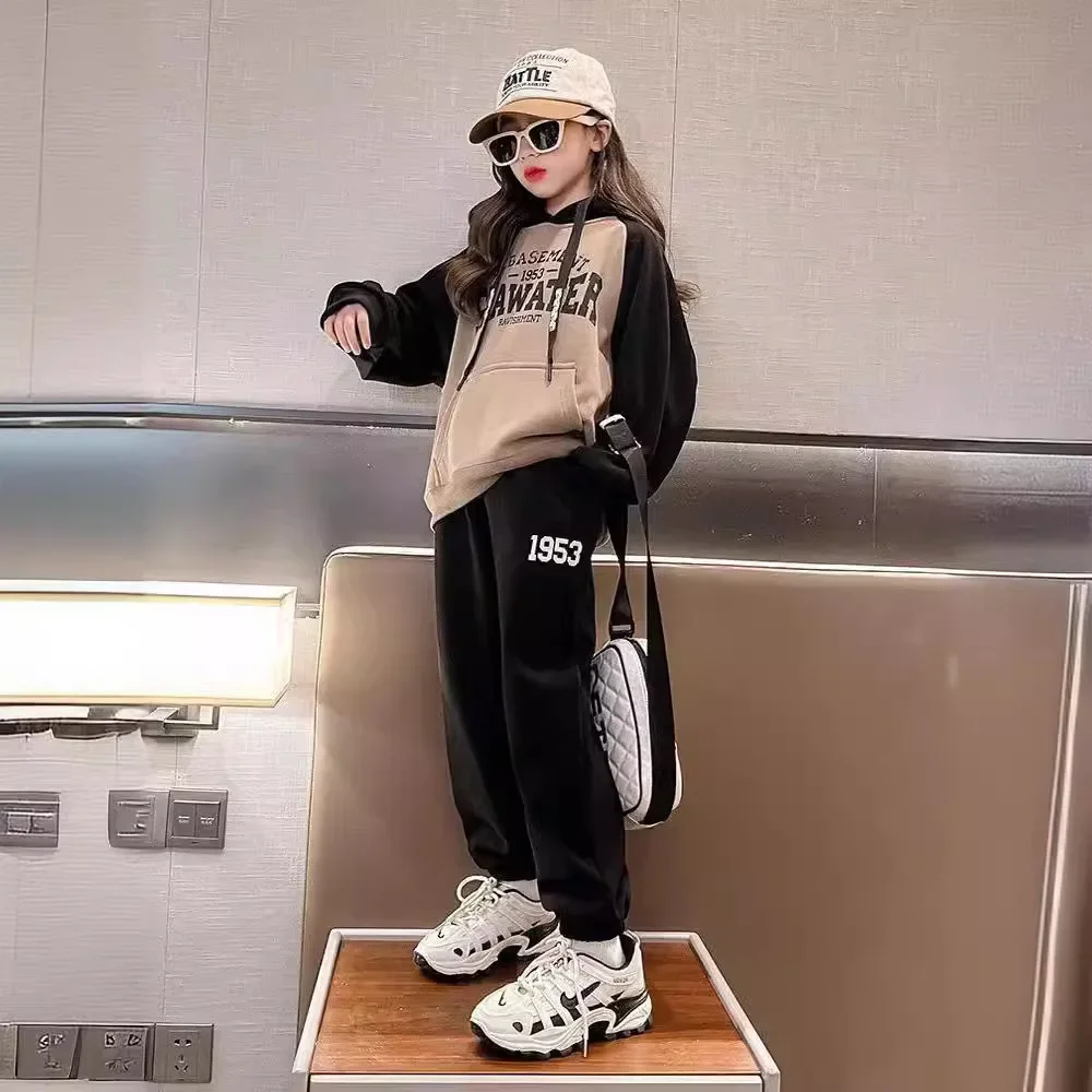 بدلة سويت شيرت عصرية للأطفال لخريف 2024 طقم رياضي غير رسمي مكون من قطعتين للفتيات والأطفال لربيع/خريف