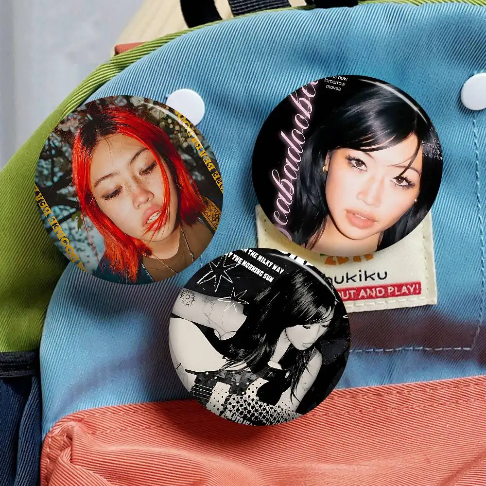 Singer Beabadoobee 'Fake It Flowers' 32/44/58mm Round Brooches Handmade Pins For Backpack Jewelry Accessories Creative Badge