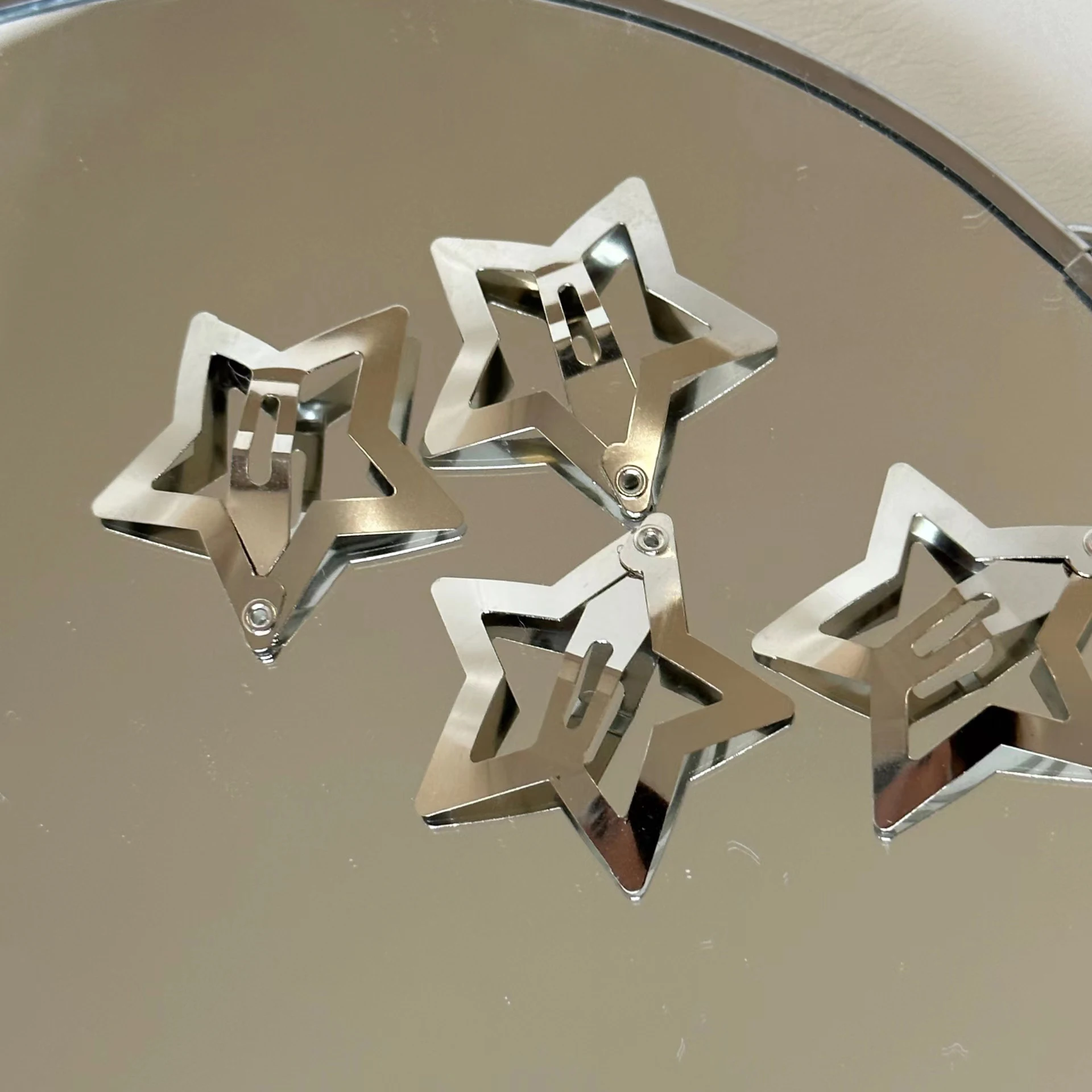 2/200szt Srebrne spinki do włosów w kształcie gwiazdy dla dziewczynki Y2k Filigran Gwiazda Metalowy zatrzask Spinki do włosów Biżuteria do włosów