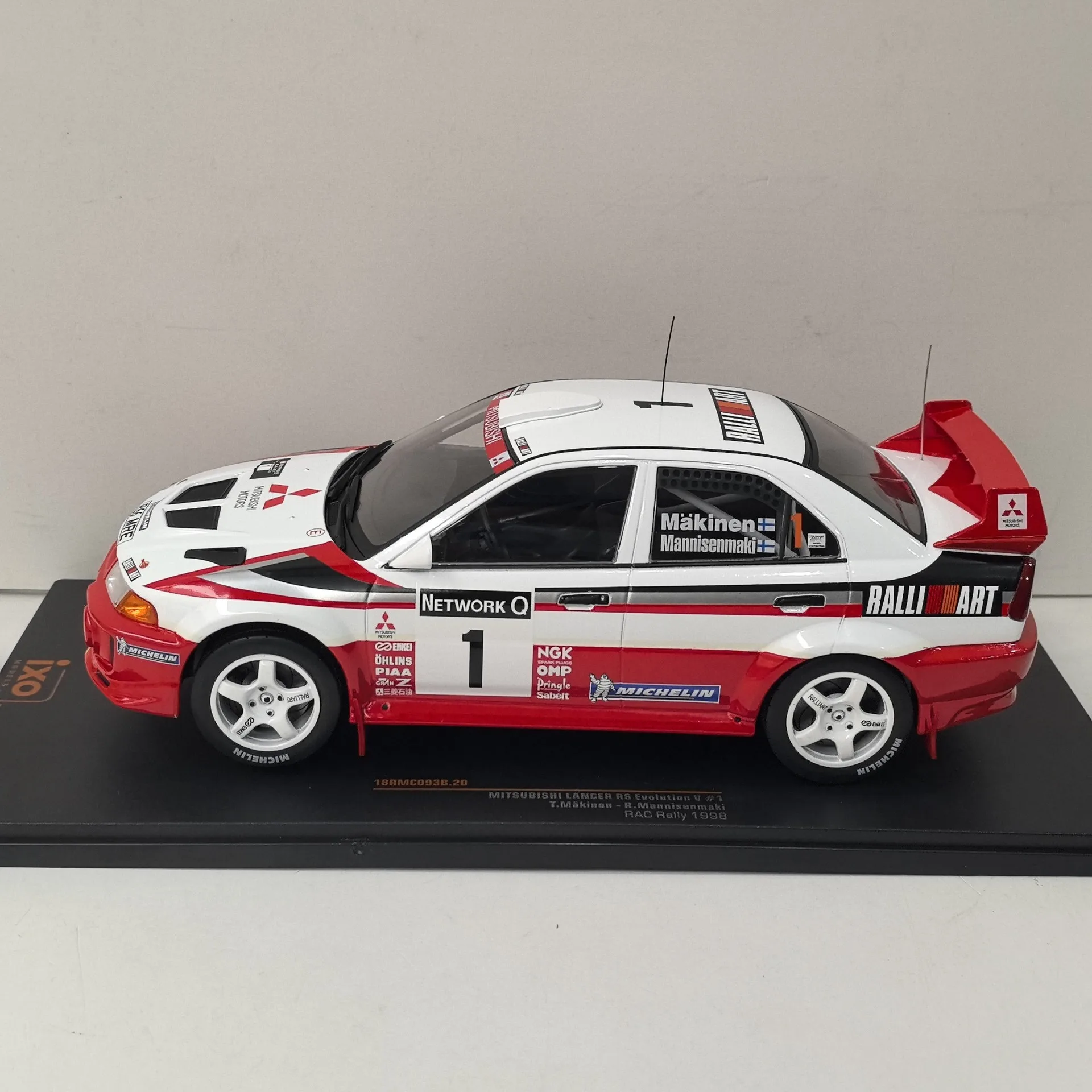 Moulé sous pression IXO 1/18 Échelle MITSUBISHI LANCER EVO V # 1 modèle de voiture de course en alliage Mitsubishi, jouet à collectionner, présentoir Souvenir cadeau