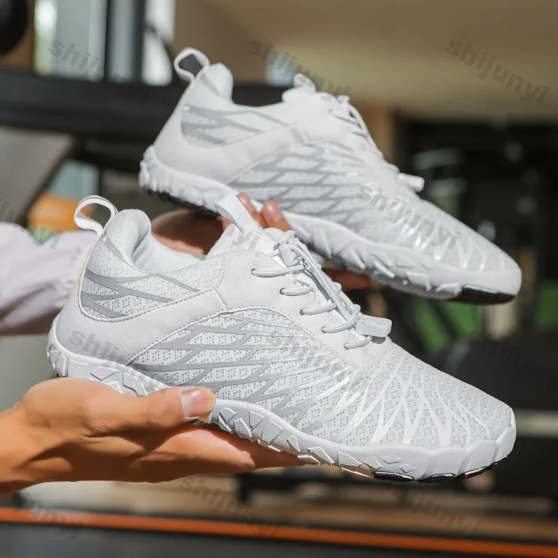 Couple's Quick Drying Beach Shoes 2025 Fashion Women Lightweight Non Slip Swim Shoes Outdoor Mesh Breathable Walking Shoes Men