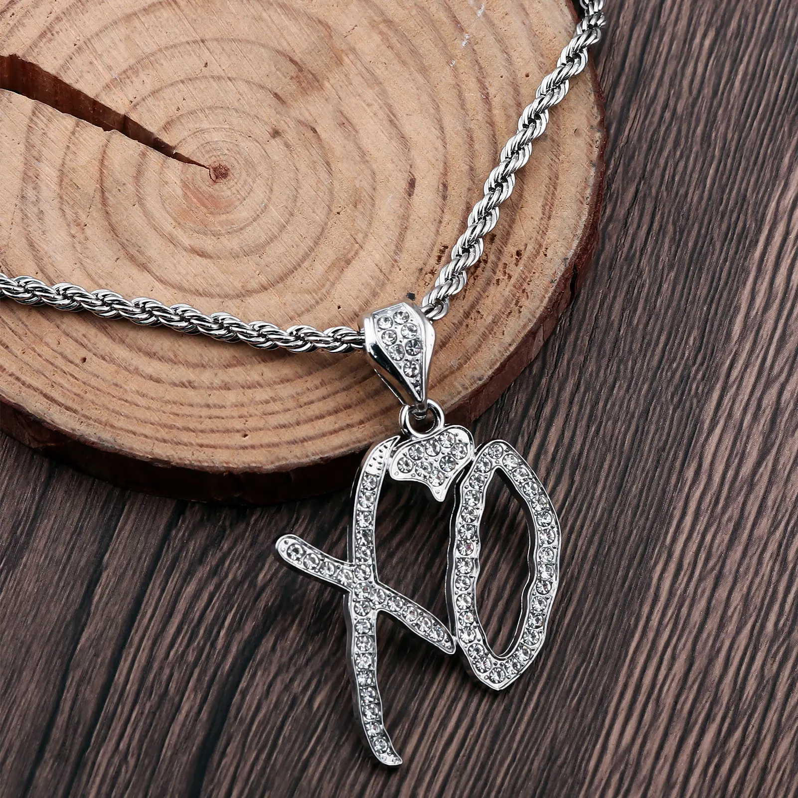 Hip-hop Fashion Necklace For Men And Women High-end Accessories English Letters XO Simple And Elegant Couple Pendant Jewelry