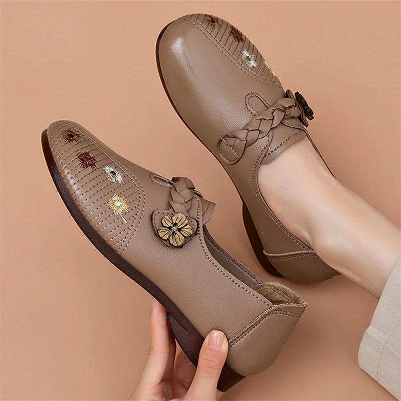 Spring Autumn Sneakers Women  Beef tendon soft sole non-slip wear-resistant soft leather for middle-aged and elderly women Mothe