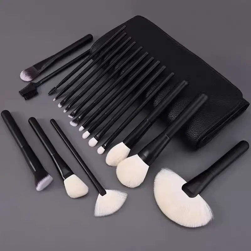 18PCS Natural Animal Hair Makeup Brushes Set Crafted Foundation Concealer Eye Shadow Blush Kit