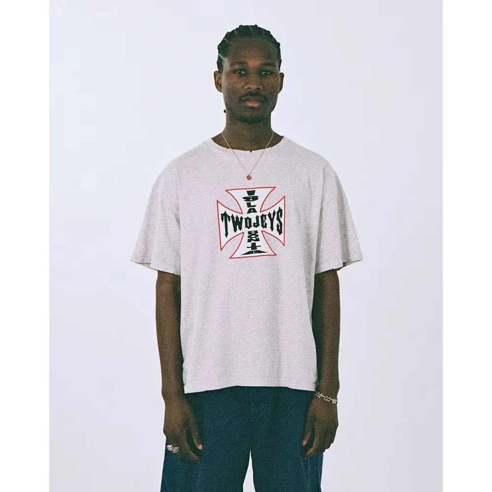 

​ Уличная одежда 2025 года, модный тренд, брендовая летняя футболка в стиле западного побережья с короткими рукавами, хлопковые футболки с принтом, повседневная свободная футболка унисекс